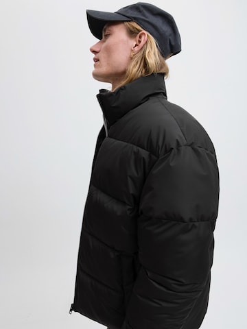Geacă de iarnă 'JJMAZE' de la JACK & JONES pe negru