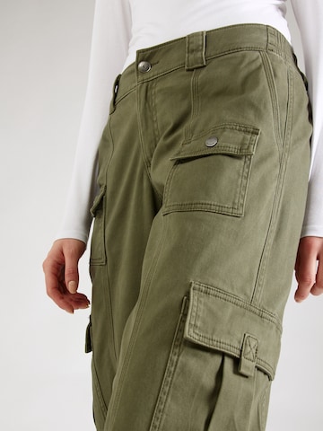 HOLLISTER Ohlapna forma Kargo hlače | zelena barva