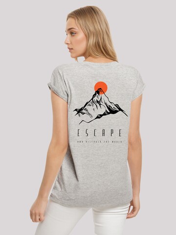 T-shirt 'Escape Discover the World Mountain' F4NT4STIC en gris : devant