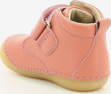 Kickers Обувки за прохождане 'SABIO' в розово
