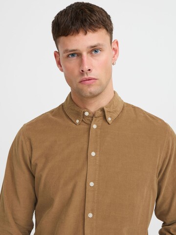 BLEND - Ajuste regular Camisa en marrón