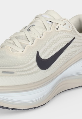 NIKE Обувь для бега 'Vomero Plus' в Серый: сбоку