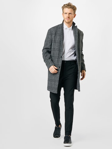 Slimfit Pantaloni 'Liam' de la Matinique pe negru