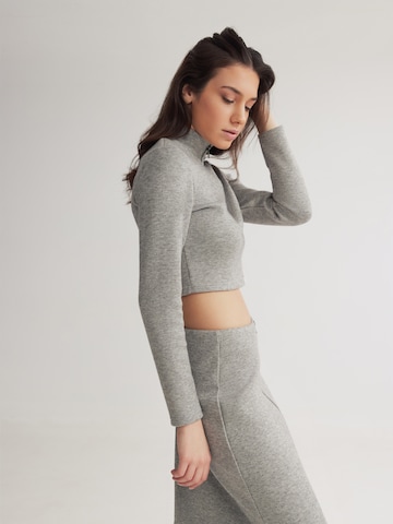 4TAILORS Paita 'Cheeky' värissä harmaa