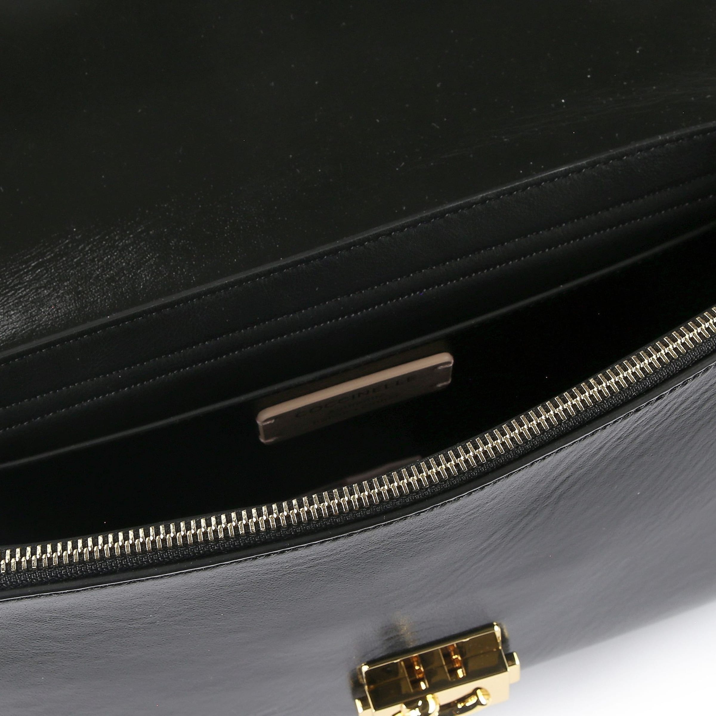 Coccinelle Schoudertas 'C-Me ' in Zwart