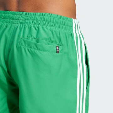 ADIDAS ORIGINALS - Calções de banho 'Adicolor 3-Stripes' em verde