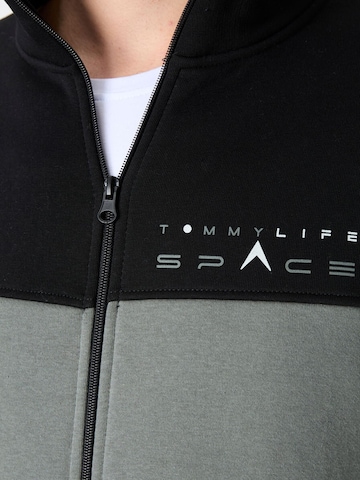 Completo per l'allenamento di Tommy Life in nero