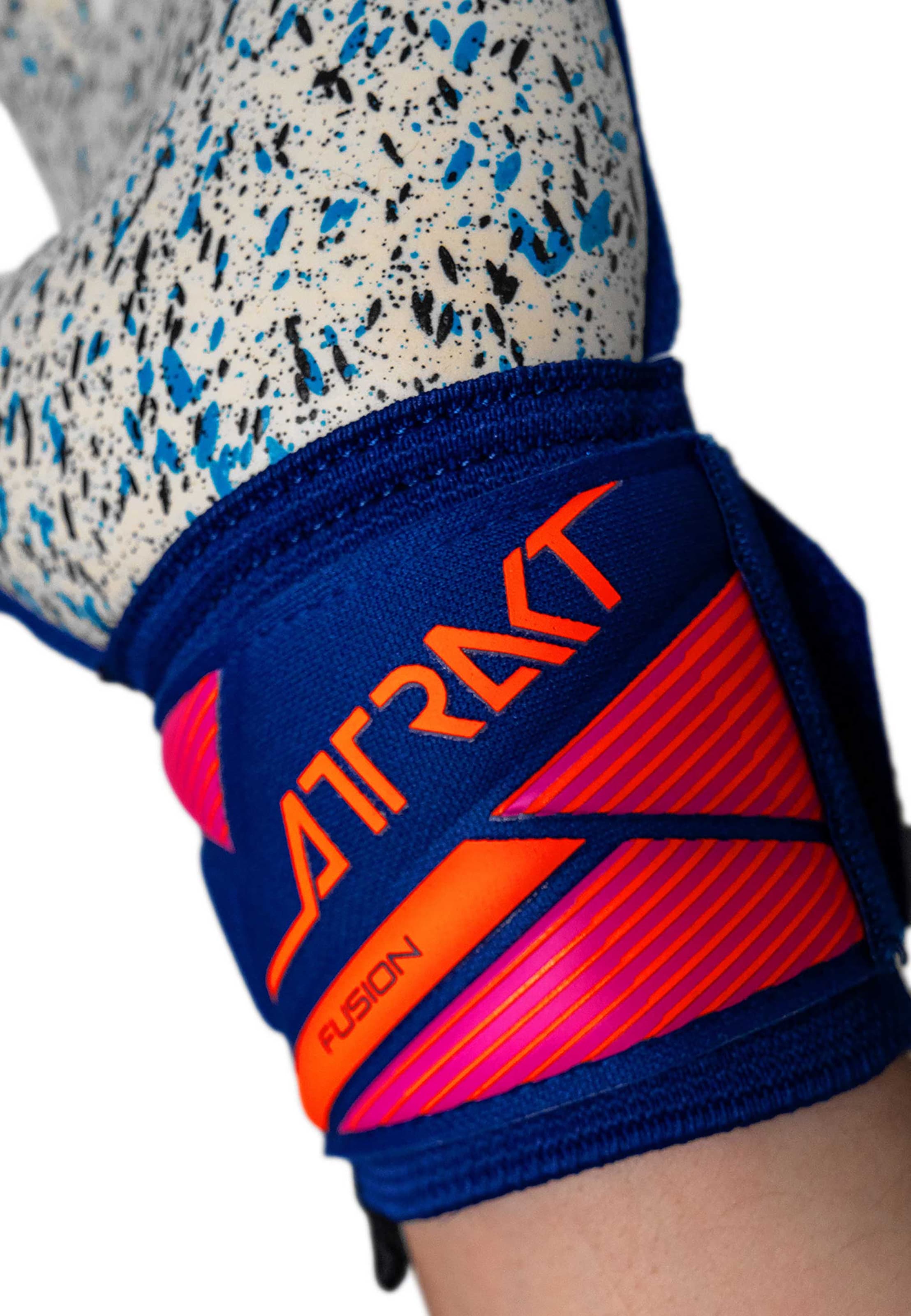 REUSCH Sports gloves 'Attrakt Fusion NC' in Blue