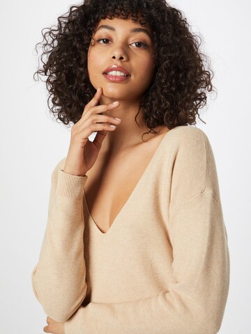 Cream Pullover in Beige