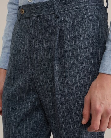 WE Fashion Slim fit Pleat-front trousers in Grey