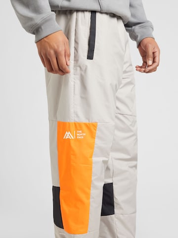 THE NORTH FACE Tapered Sporthose in Grau