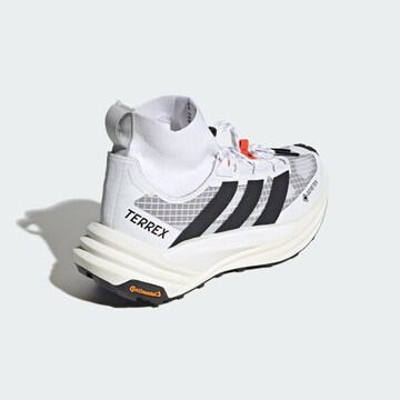 ADIDAS TERREX - Zapatos bajos 'Freehiker 3 Ultra' en blanco