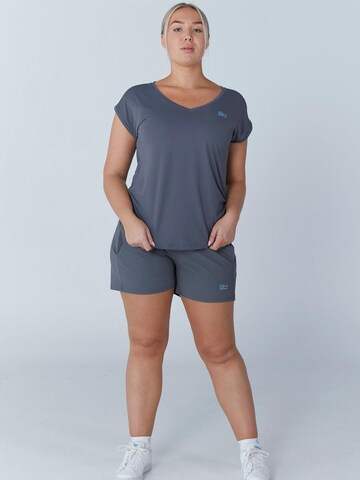SPORTKIND Funktionsshirt 'Loose Fit V-Neck'‌‌‌ in Grau: Vorderseite