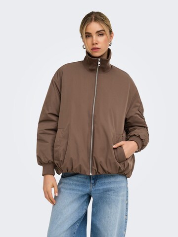 Veste mi-saison 'ONLMiriam' ONLY en marron : devant
