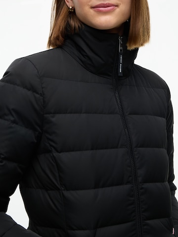 TOMMY HILFIGER Vinterkappa i svart