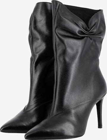 faina Ankle Boots in Black