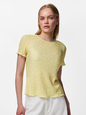 Maglietta di PIECES in giallo: frontale