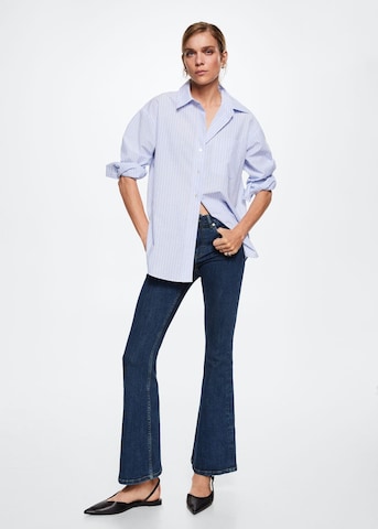 MANGO Flared Jeans in Blau