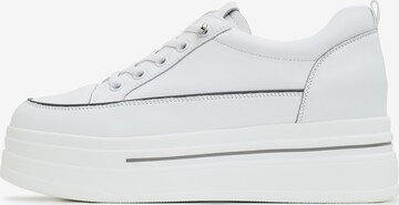 CESARE GASPARI Sneakers in White: front