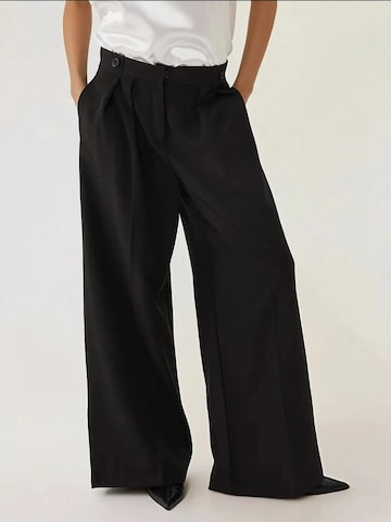 Wide leg Pantaloni con pieghe di Hiccup in nero: frontale
