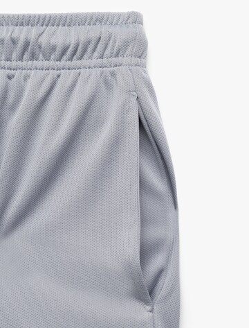 Koton Regular Shorts in Grau
