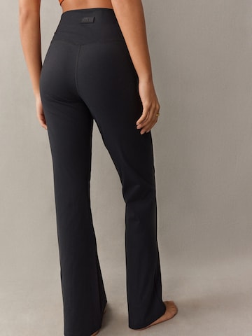 self. Wide Leg Hose in Schwarz