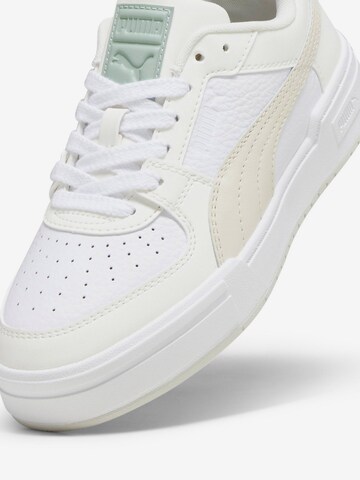 Baskets basses PUMA en blanc