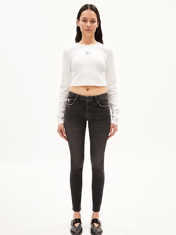 ARMEDANGELS Скинни Джинсы 'TAYNAA' в Серый