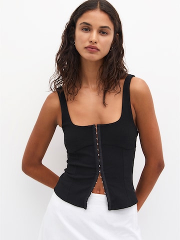 Haut Pull&Bear en noir : devant