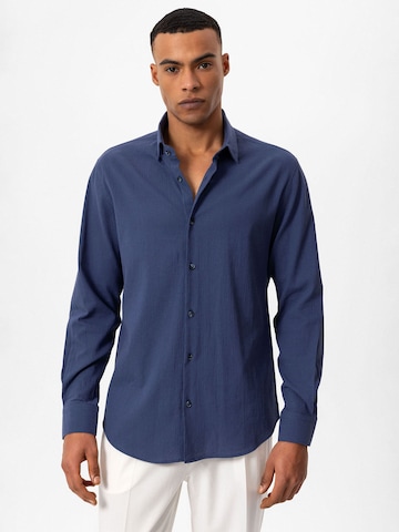 Coupe regular Chemise Antioch en bleu : devant