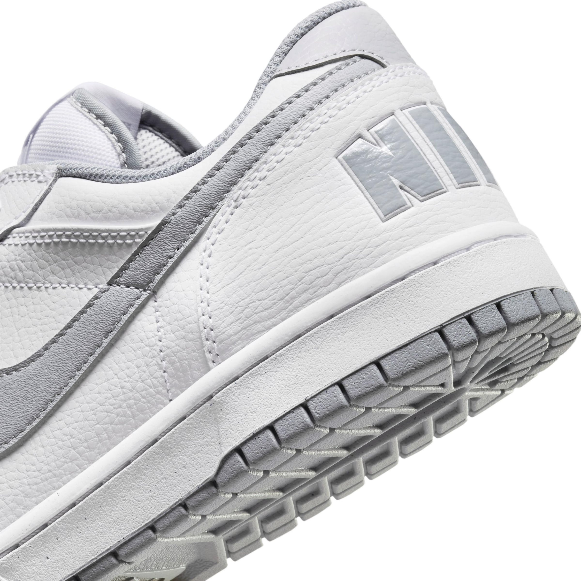 Nike Sportswear Sneakers in White