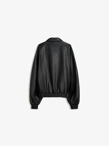 Geacă de primăvară-toamnă de la Bershka pe negru