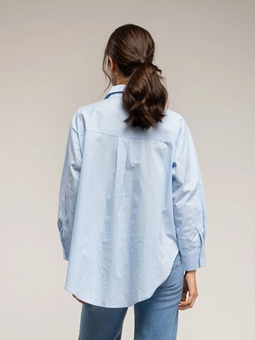 Tantra Shirt 'Camisa oversize con bolsillo delantero' in Blauw