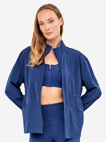 Gisela Jacke in Blau