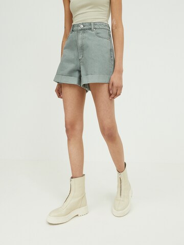 regular Jeans 'Amy' di EDITED in verde: frontale