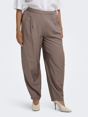 Barrel Pantalon à pince 'CARJoanna' ONLY Carmakoma en marron : devant