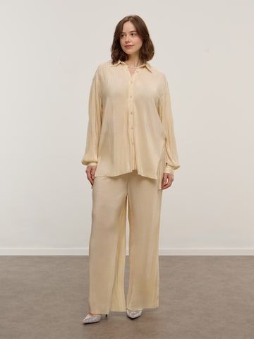 CITA MAASS co-created by ABOUT YOU Blus 'Penelope' i beige