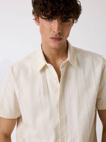 GUESS Regular fit Button Up Shirt in Beige