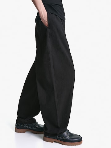 Wide leg Pantaloni de la Bershka pe negru