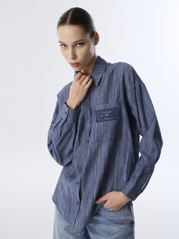 Twist Blouse in Blauw: voorkant