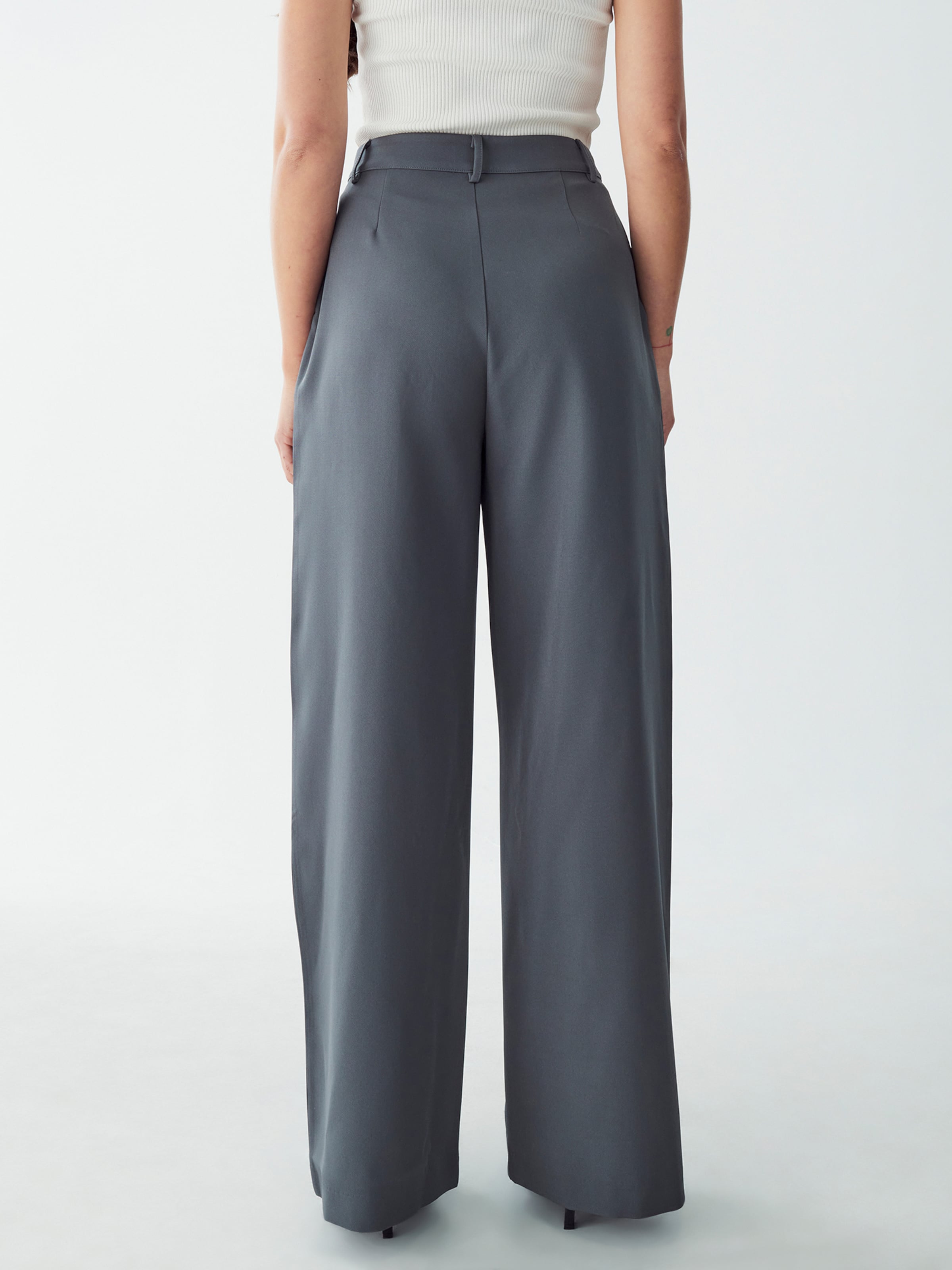 Regular Pantalon 'Vana' Willa en gris : derrière
