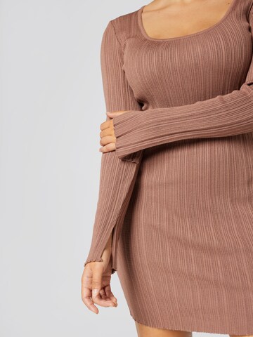 A LOT LESS Dress 'Nanni' in Brown