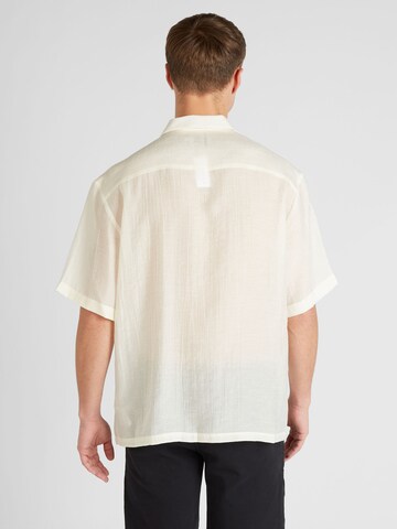 Comfort fit Camicia di TOPMAN in beige