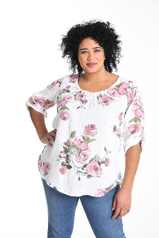 Paprika Blouse in White: front