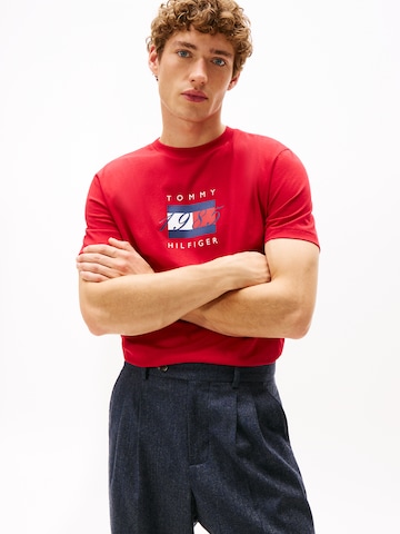 TOMMY HILFIGER Μπλουζάκι σε κόκκινο: μπροστά