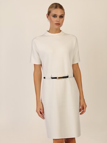 APART Knitted dress in White: front