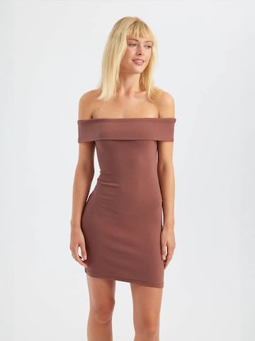 Hiccup - Vestido em castanho