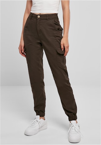 Effilé Pantalon cargo Urban Classics en marron : devant