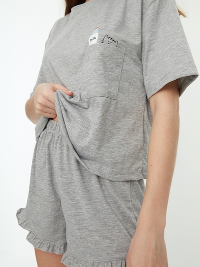 Trendyol Sortšid hall / must / valge, Tootevaade