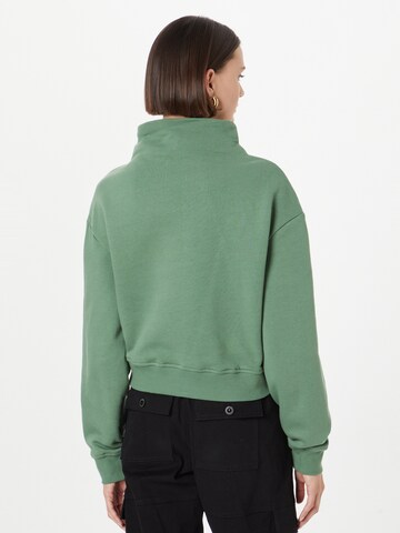 Urban Classics Sweatshirt in Green